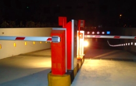 華潤地產(chǎn)停車場
